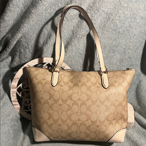 Coach Signature Tote w/Matching Pouch - Picture 5 of 17
